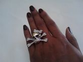 Anel Caveira com Lacinho em strass