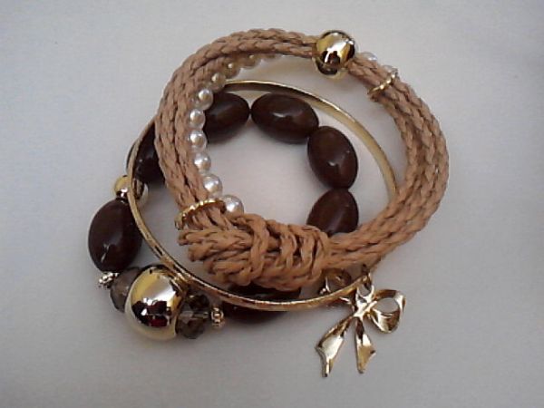 Pulseira em couro cru