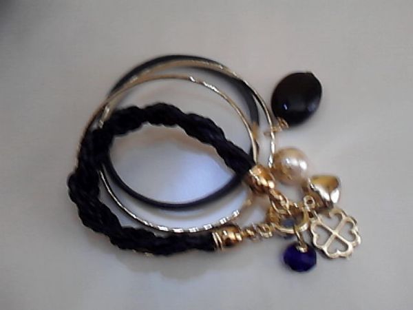 Pulseira em couro azul